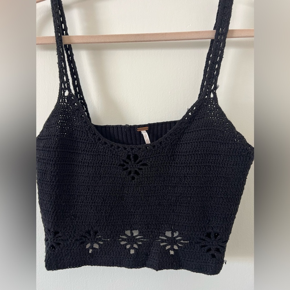 Free People woman knit crop top gently used size L